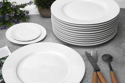 Colored glazed ceramic stoneware dinner plates (2)