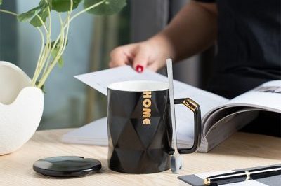 Simple diamond-shaped ceramic mug with lid and spoon (5)